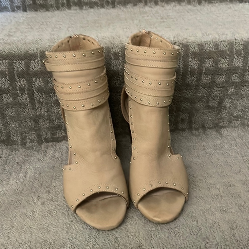 RAYE booties size 6.5